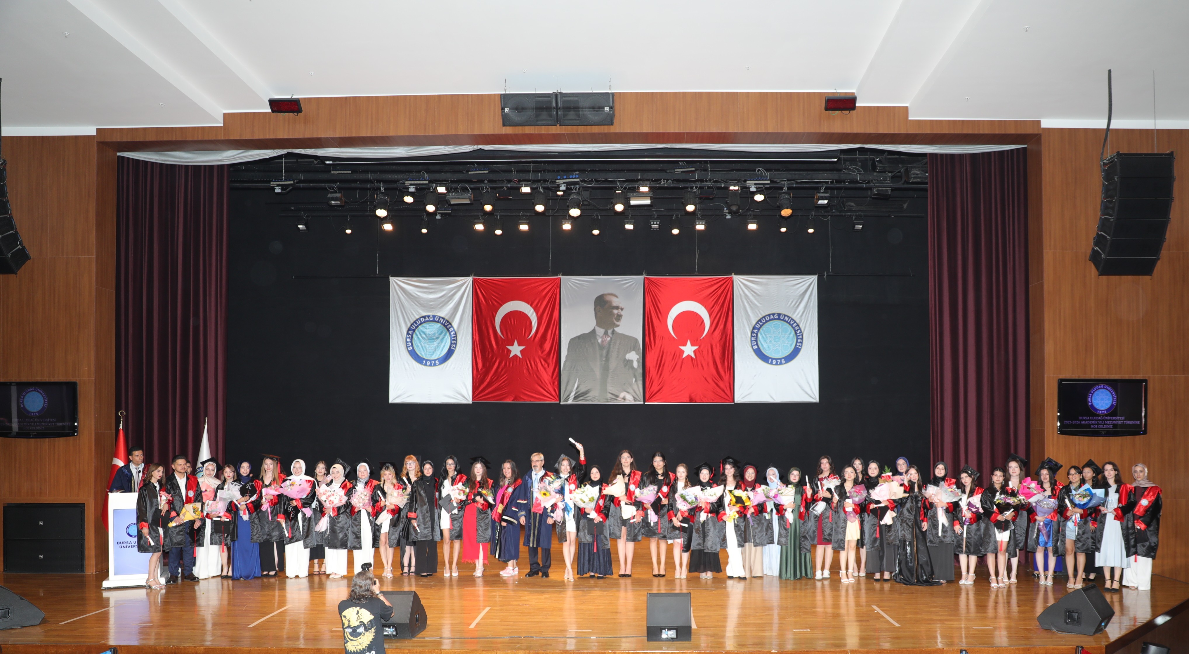 MESLEK YÜKSEKOKULUMUZDA 2026 MEZUNİYET SEVİNCİ